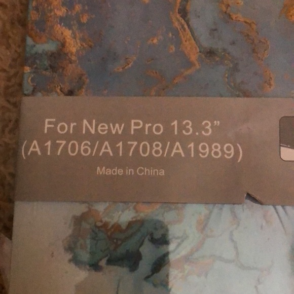 MacBook Pro 13.3” computer cover - Picture 2 of 7